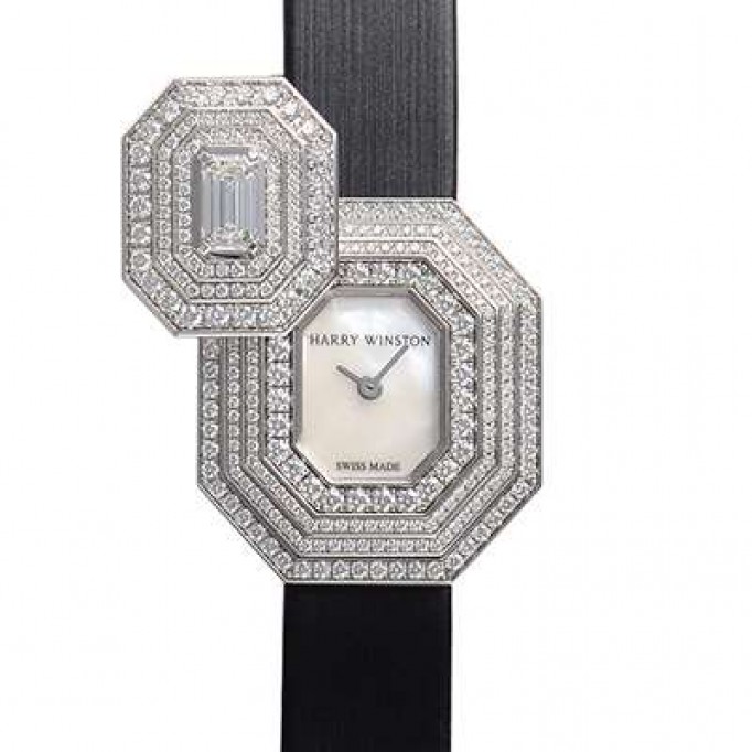 ハリーウィンストン 偽物  エメラルド シグネチャー HJTQHM24WW005