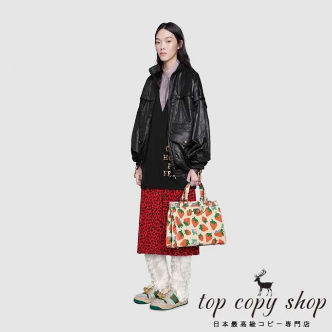 グッチ バッグ スーパーコピー GG〔グッチ ズゥミ〕GUCCI ストロベリープリント ミディアム トップハンドルバッグ 564714 08NAX 9036