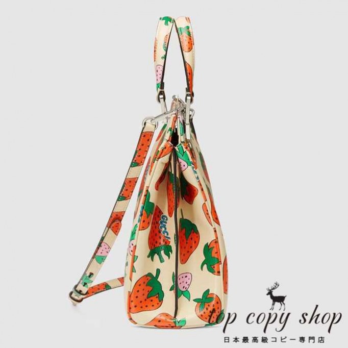 グッチ バッグ スーパーコピー GG〔グッチ ズゥミ〕GUCCI ストロベリープリント ミディアム トップハンドルバッグ 564714 08NAX 9036